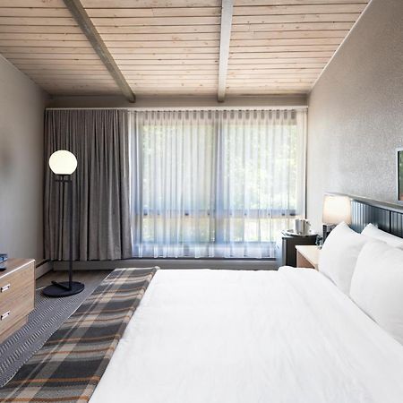 Roaring Brook Ranch Resort Озеро Джордж Экстерьер фото