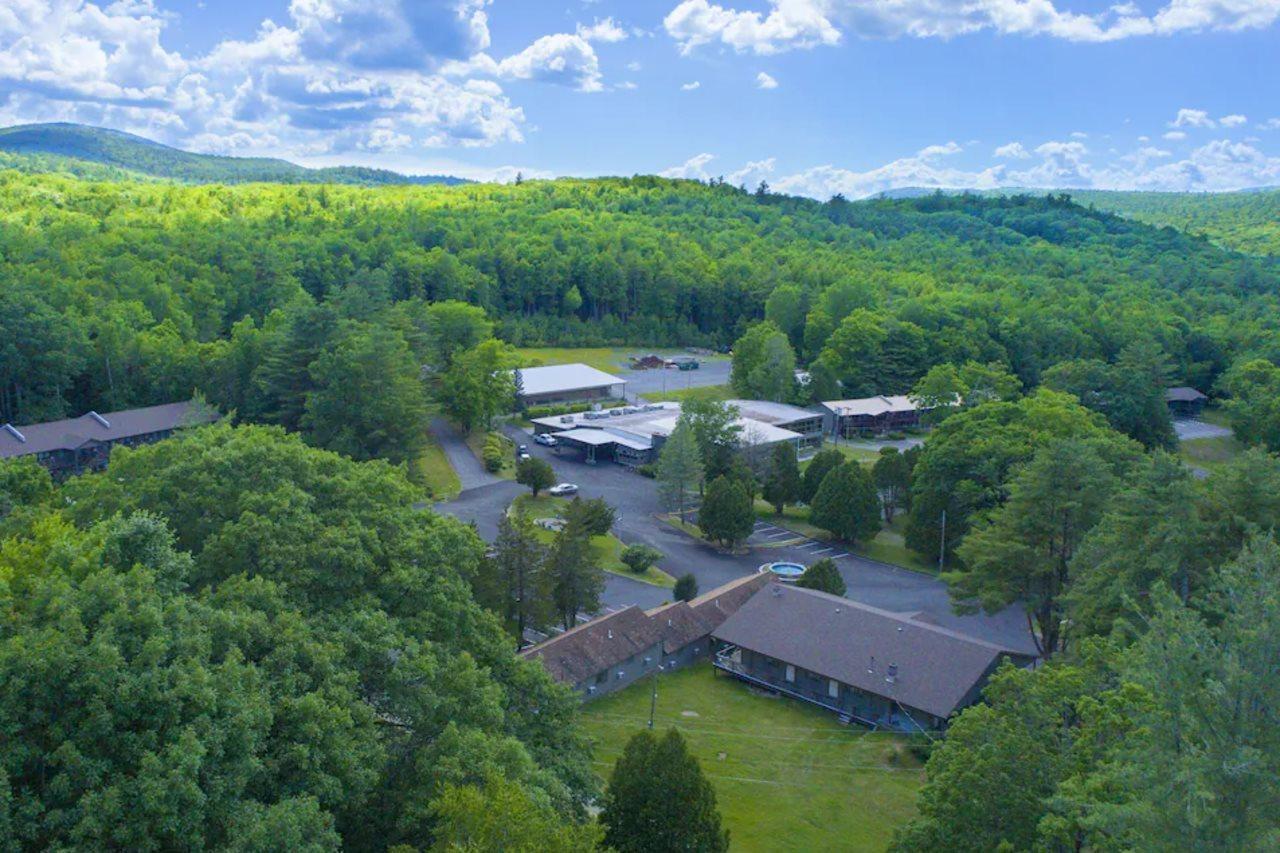 Roaring Brook Ranch Resort Озеро Джордж Экстерьер фото